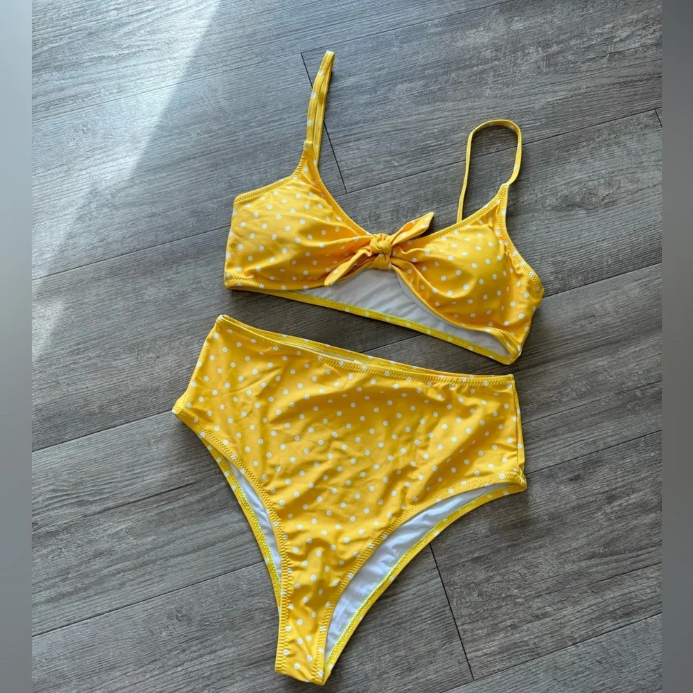 BUNDLE 2 ITEMS FOR $8✨

LAST PRICE🍒🤍 AMAZON polka dot high waist swimming set💛 - Picture 3 of 9